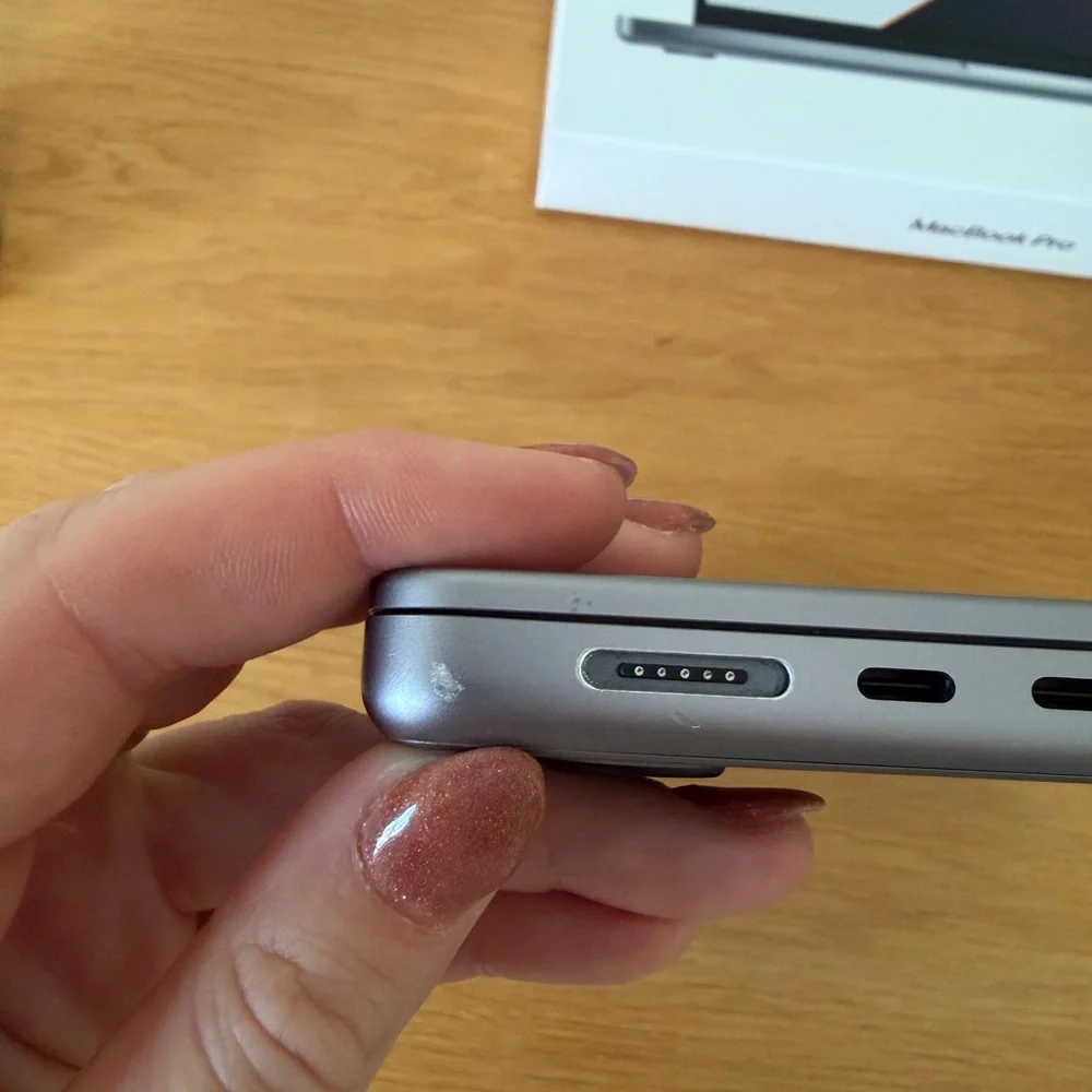 2021 M1 Apple MacBook Pro 10C CPU/14C GPU/1 TB